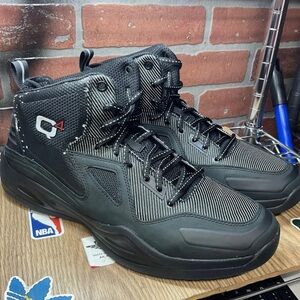 New Q4 JET BLACK NFORCER SIZE 11M Basketball shoes Q4MB-008 NIB